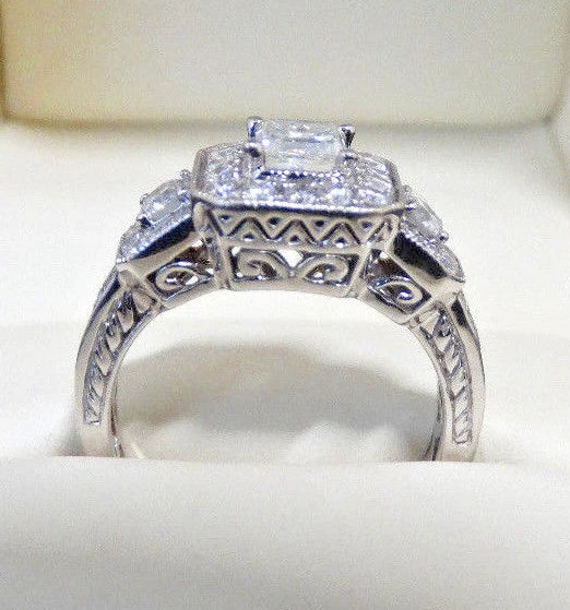 Jared Jewelers Lab-Grown Oval-Cut Diamond Engagement Ring 1-1/4 ct tw 14K