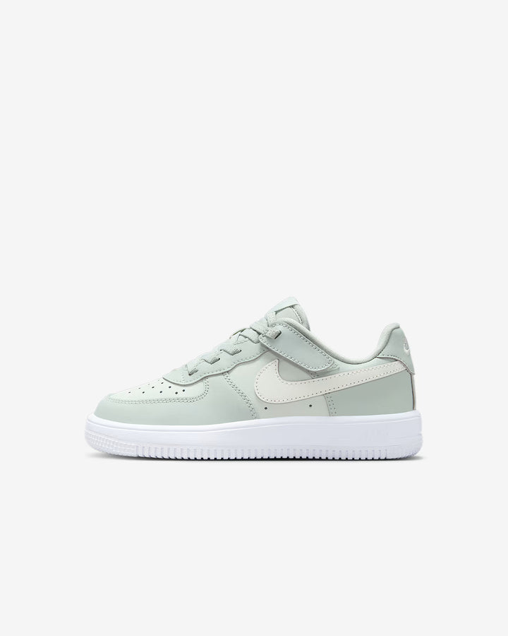 Nike little kids Force 1 Low EasyOn Shoes