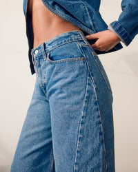 Abercrombie & Fitch Women’s Curve Love Mid Rise Barrel Short Jeans