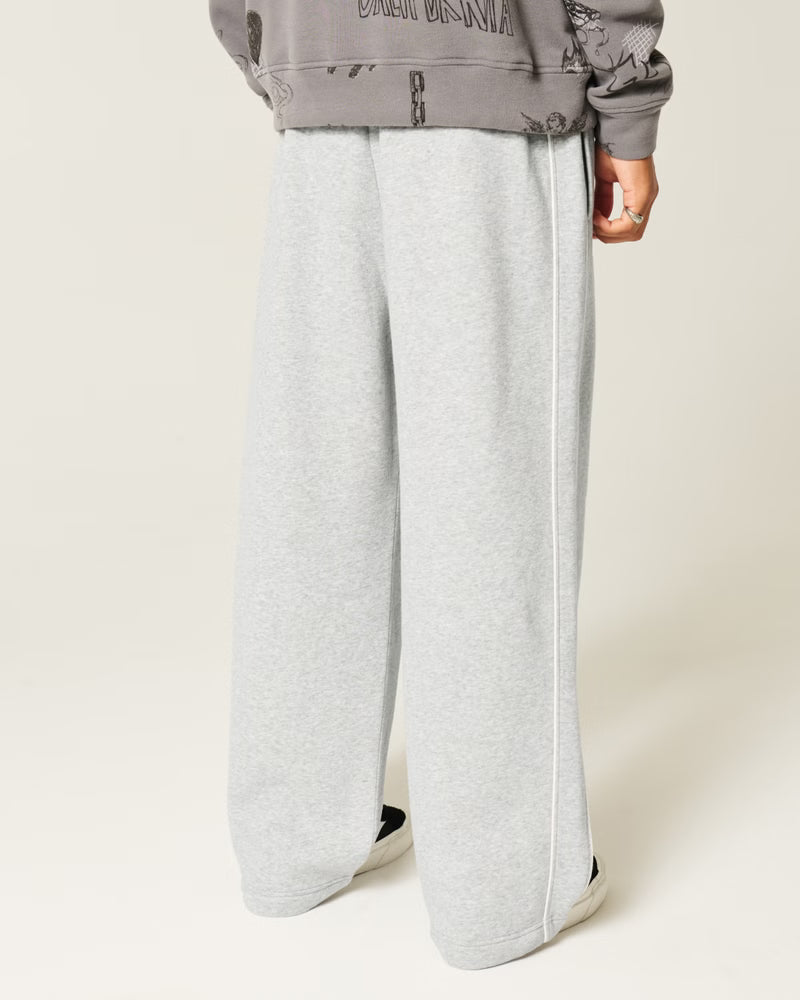 Hollister Men’s Baggy Sweatpants