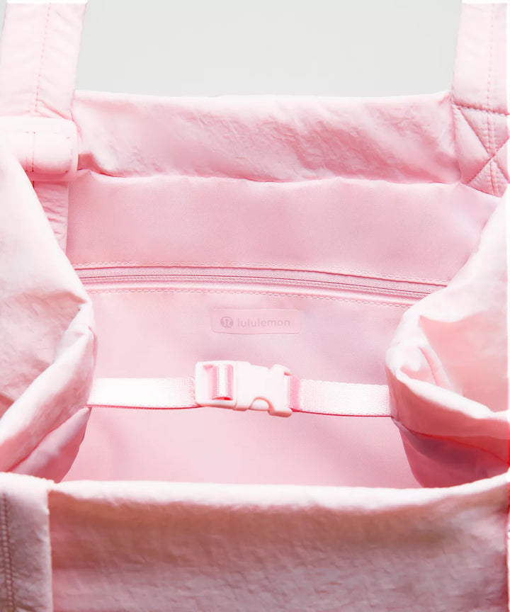 Lululemon Women’s On My Level Carryall Tote Bag 27.5L