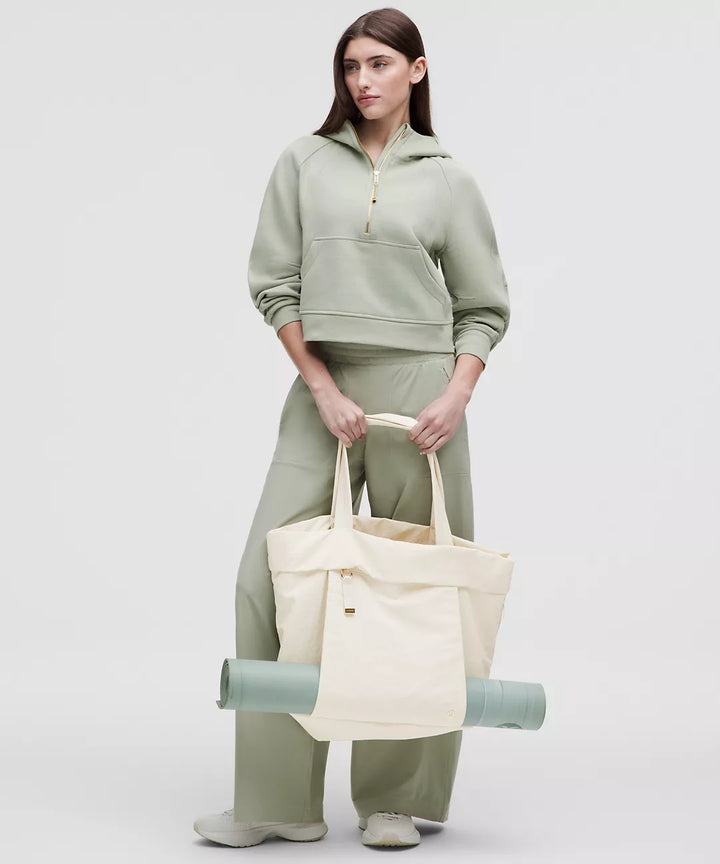 Lululemon Women’s On My Level Carryall Tote Bag 27.5L