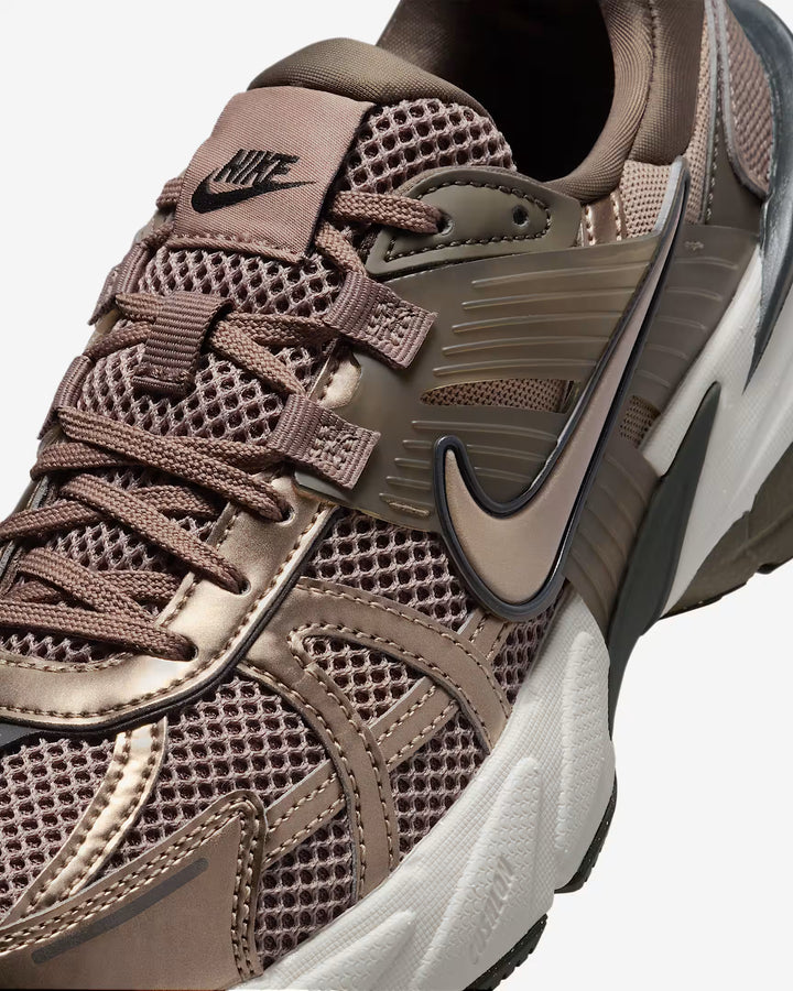 Nike Women's V2K Run Shoes