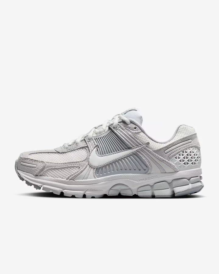 Nike  Women's Zoom Vomero 5  Shoes