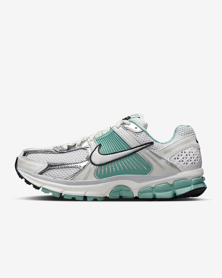 Nike  Women's Zoom Vomero 5  Shoes