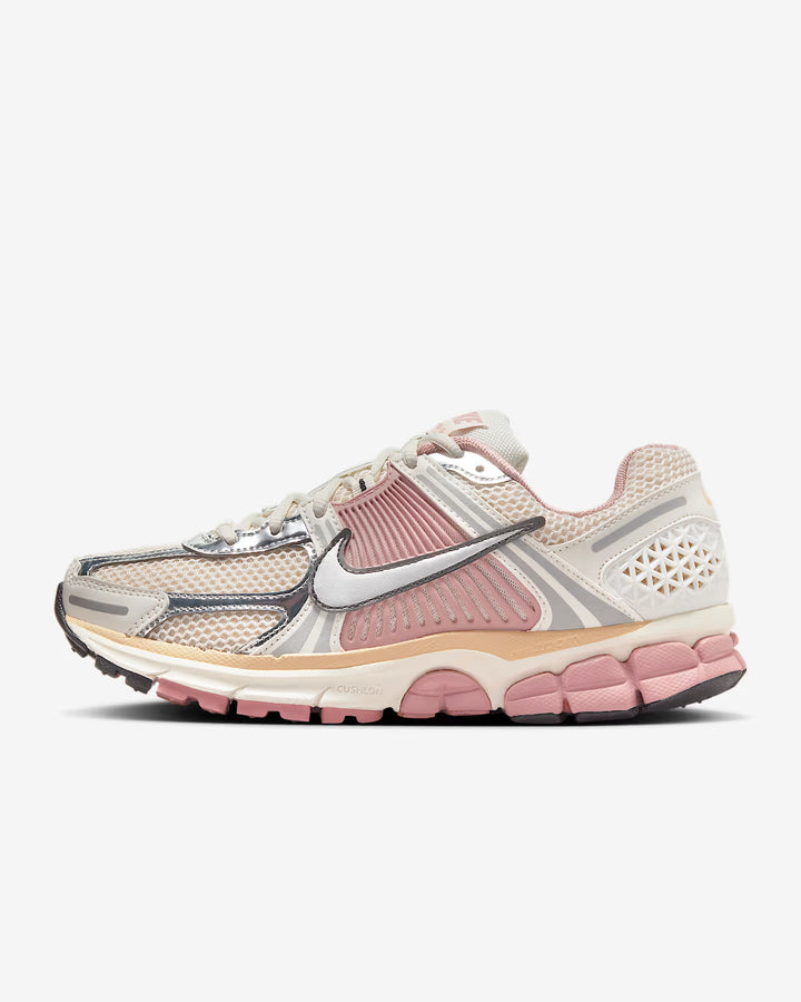 Nike  Women's Zoom Vomero 5  Shoes