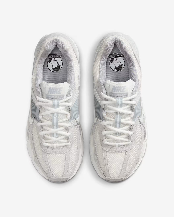 Nike  Women's Zoom Vomero 5  Shoes