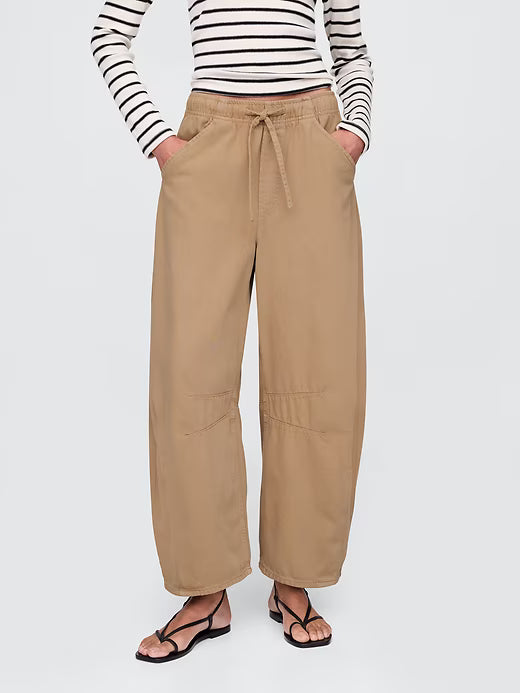 Gap Women’s Mid Rise Ultrasoft Easy Horseshoe Jeans